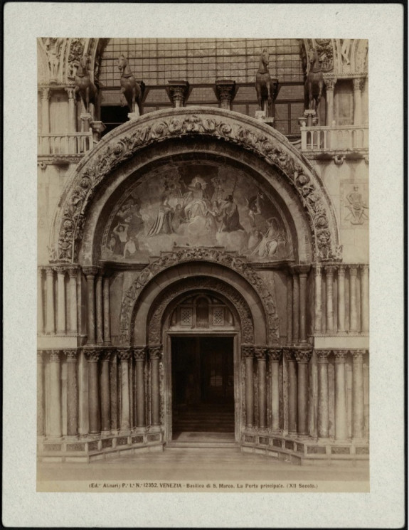 Venezia. Basilica di S. Marco. La Porta principale (XII Secolo.)