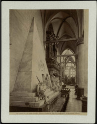 Venezia. Chiesa di S. Maria de’ Frari. La Navafa minore col Monumento a Canova