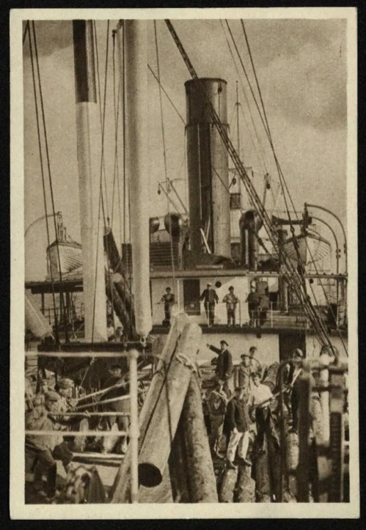 Архангельск. Погрузка балансов на заграничный пароход. Почтовая карточка