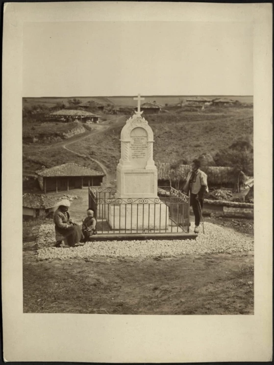 Братская могила есаулу 12 Донского казачьего полка Виссариону Васильеву и поручику 131-го Пехотного Тираспольского полка Аркадию Браецкому, скончавшимся от ран, полученных в бою с турками 30 ноября 1877 года при селе Трестеник