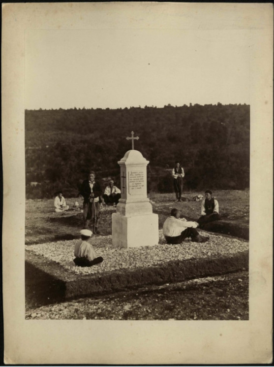 Братская могила нижних чинов 101 Пехотного Пермского полка, убитых в сражении с турками 2 сентября 1877 года при деревне Осиково