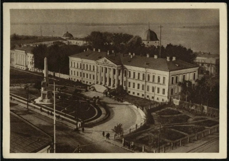 Архангельск. Здание Крайисполкома и Крайкома ВКП(б). Почтовая карточка