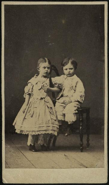 Варвара Михайловна и Николай Михайлович Зарудные. Детский портрет